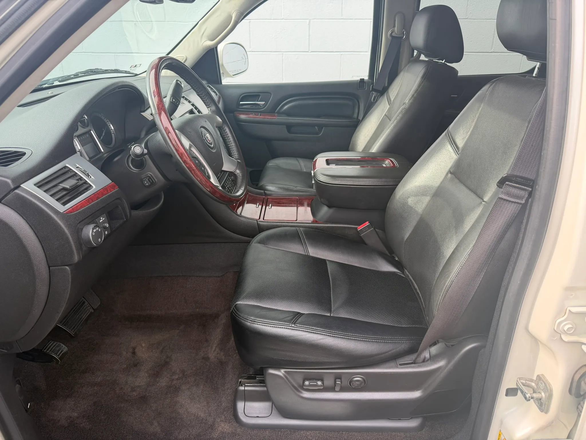 Used 2014 Cadillac Escalade ESV Premium AWD/4WD image 10