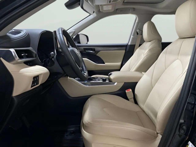 Used 2024 Toyota Highlander Limited AWD/4WD image 56