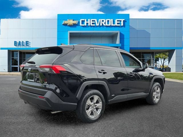 Used 2023 Toyota RAV4 LE AWD/4WD image 3