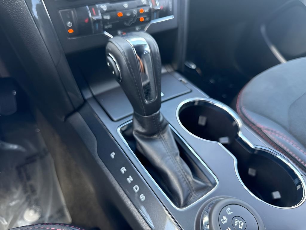 Used 2018 Ford Explorer XLT w/ Equipment Group 202A AWD/4WD image 17
