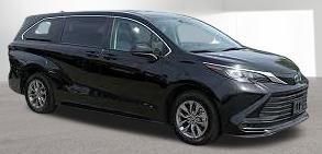 Used 2024 Toyota Sienna LE AWD/4WD image 2