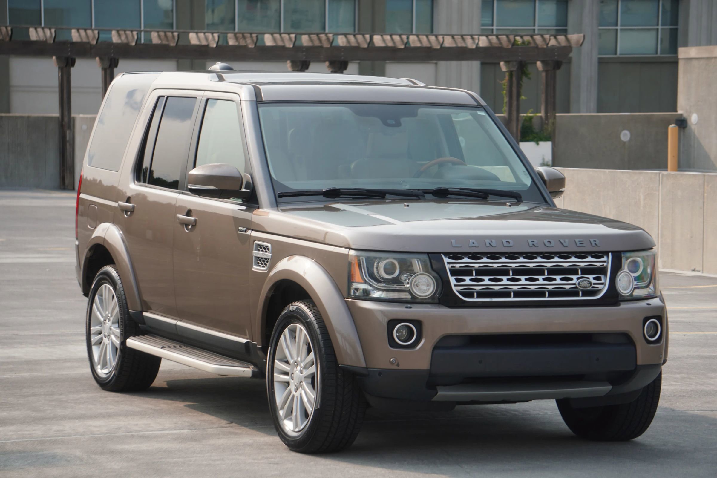 Used 2015 Land Rover LR4 HSE LUX image 3