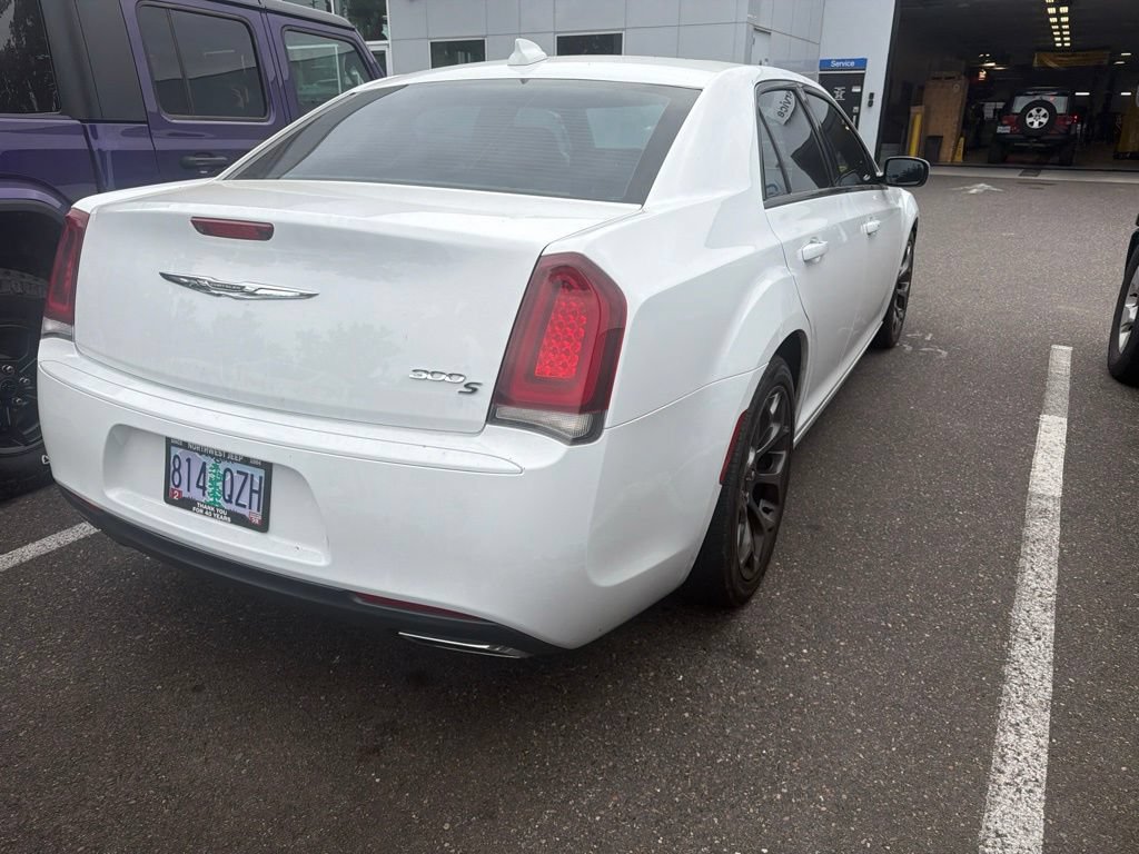 Used 2015 Chrysler 300 S RWD image 4