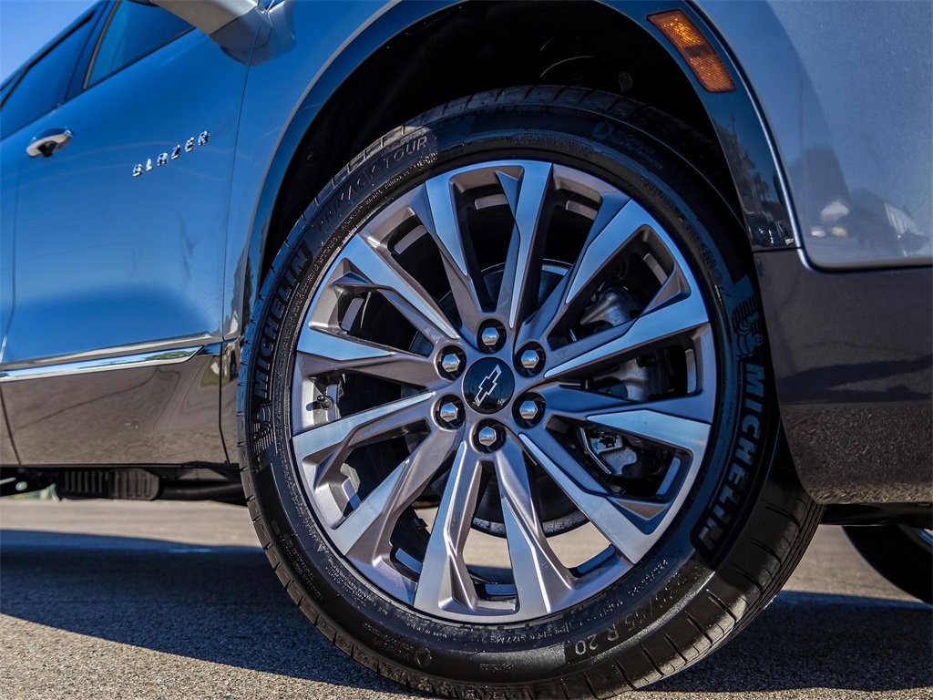 New 2025 Chevrolet Blazer Premier image 2