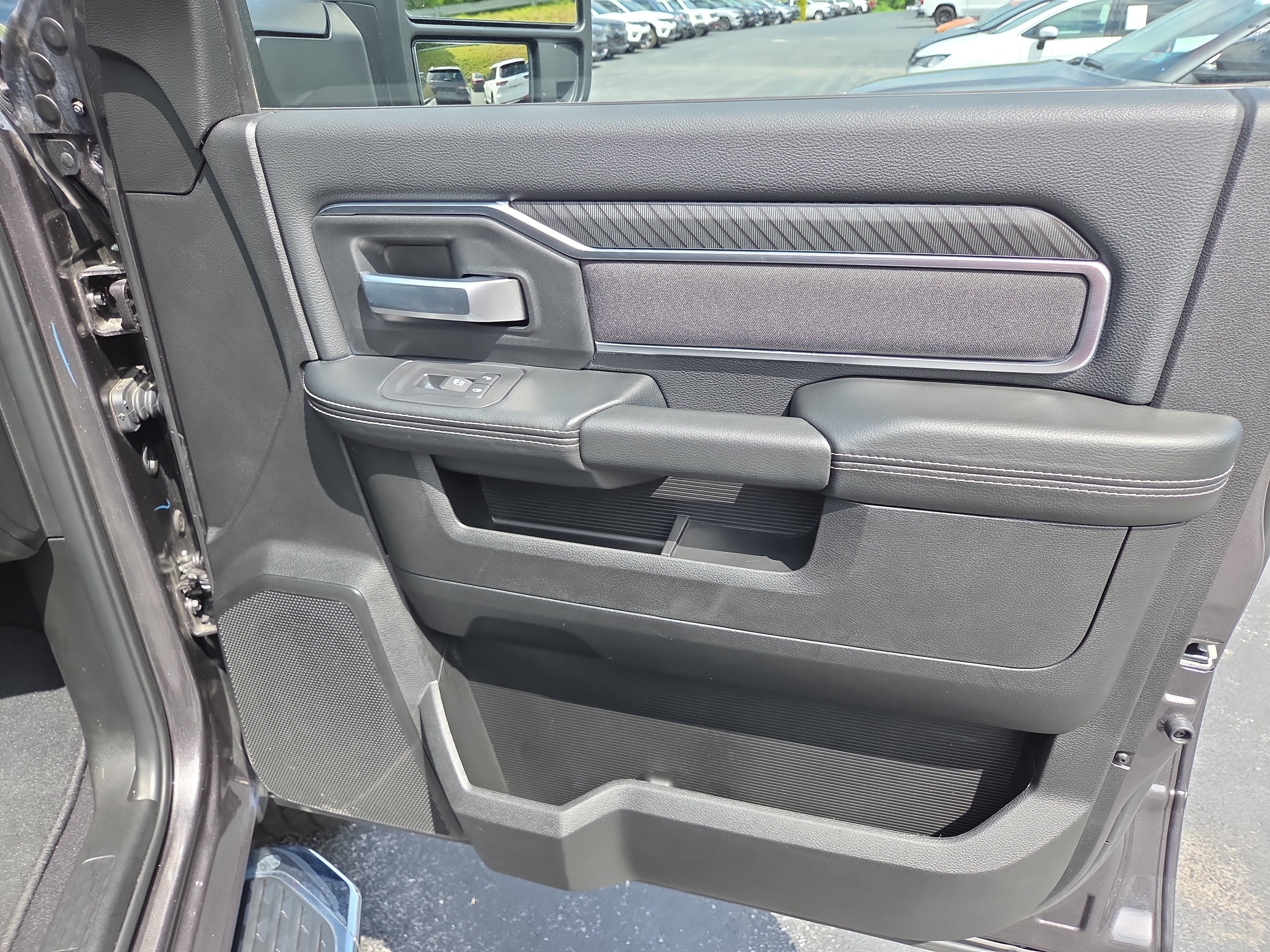 Certified 2025 RAM 2500 Big Horn AWD/4WD image 18