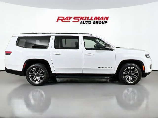 Used 2024 Jeep Wagoneer L Series II w/ Flexible Seating Group AWD/4WD image 8