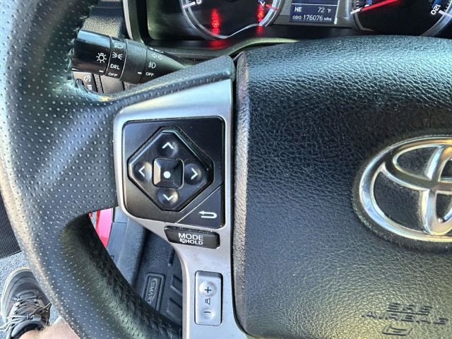 Used 2018 Toyota 4Runner SR5 AWD/4WD image 33