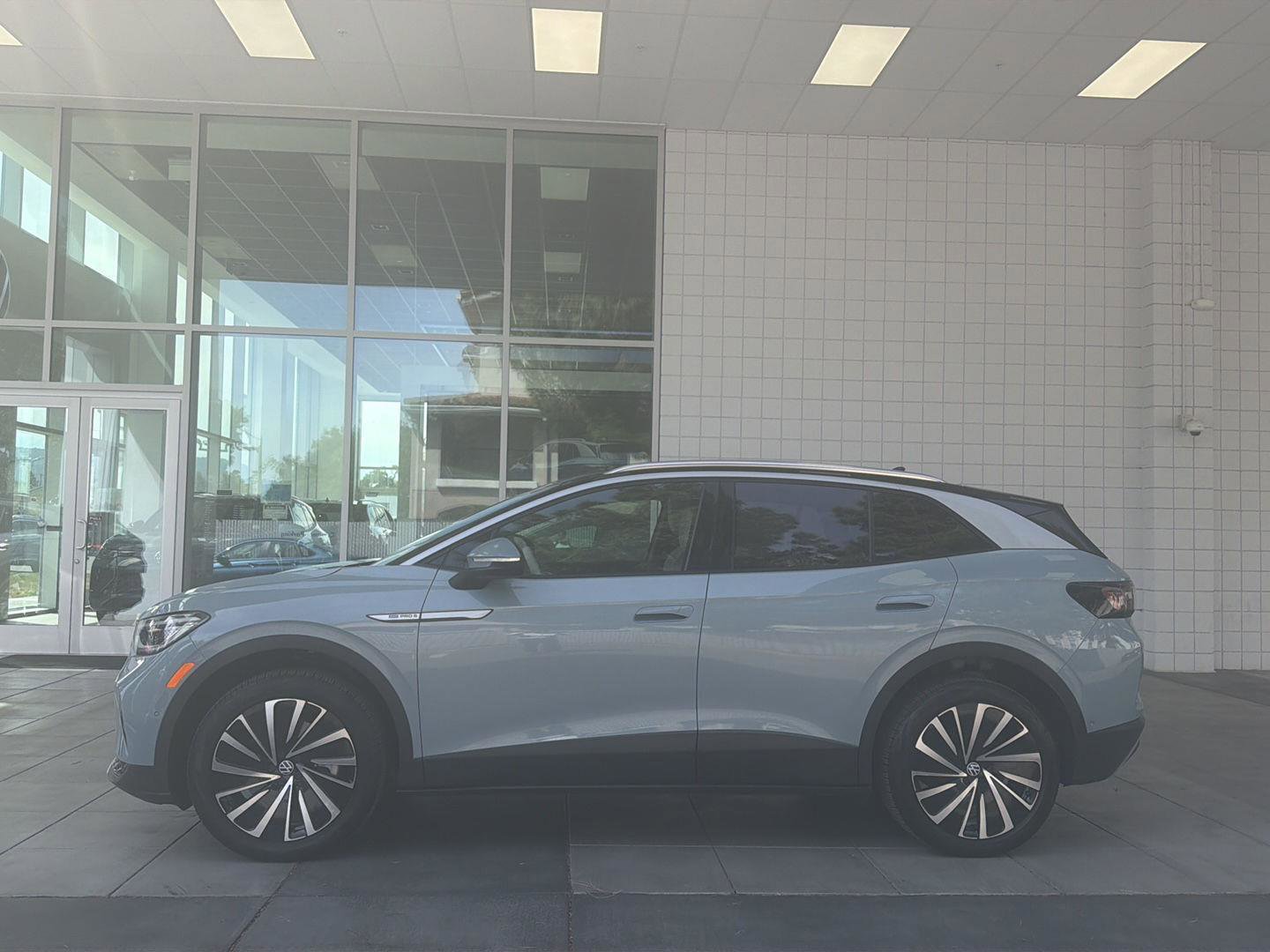 Used 2023 Volkswagen ID.4 Pro S Plus image 2