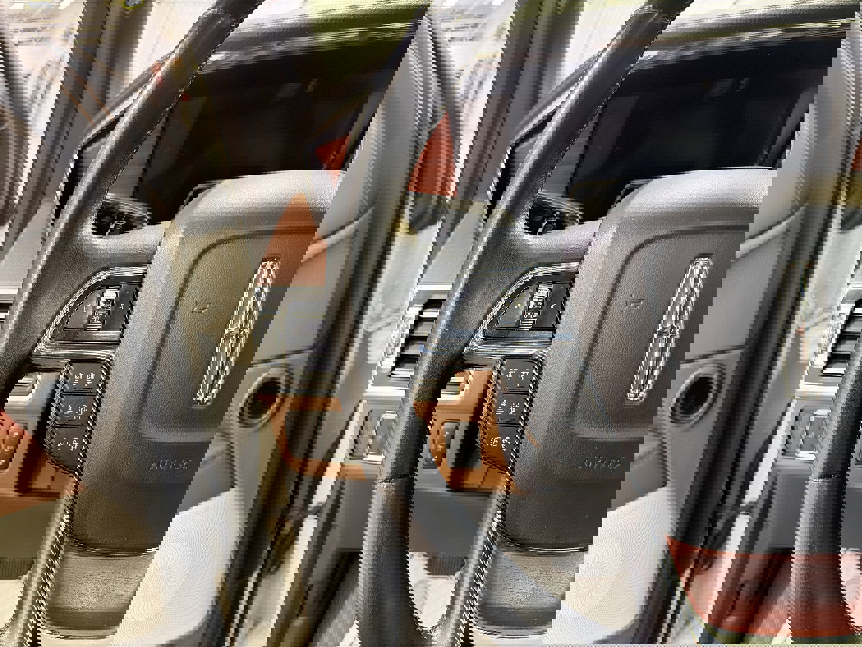 Used 2023 Lincoln Navigator Reserve image 14