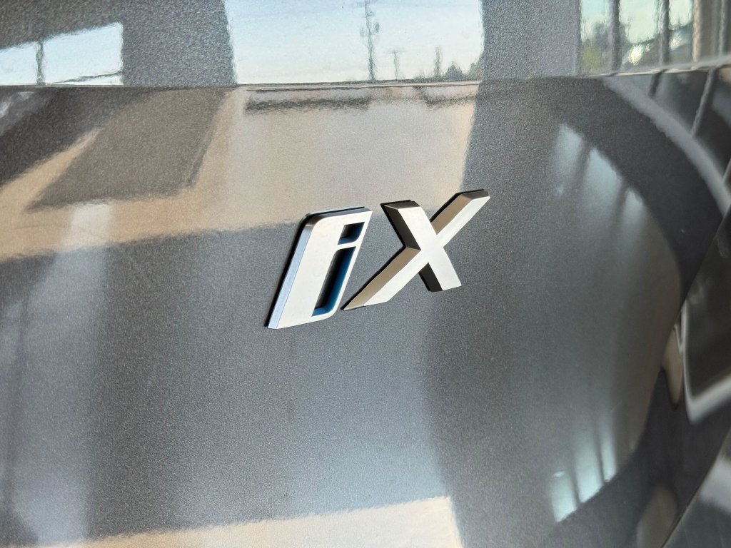 Used 2024 BMW iX xDrive50 AWD/4WD image 25