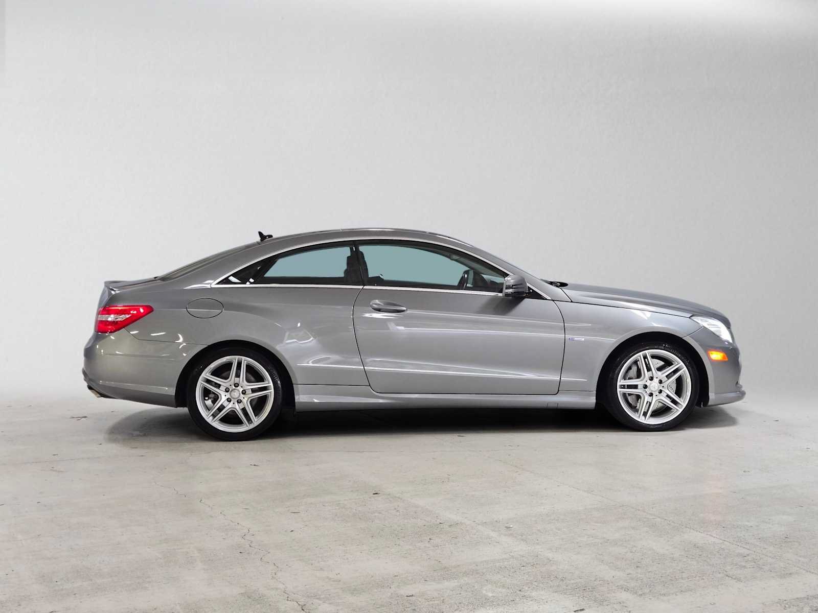 Used 2012 Mercedes-Benz E 550 Coupe image 2