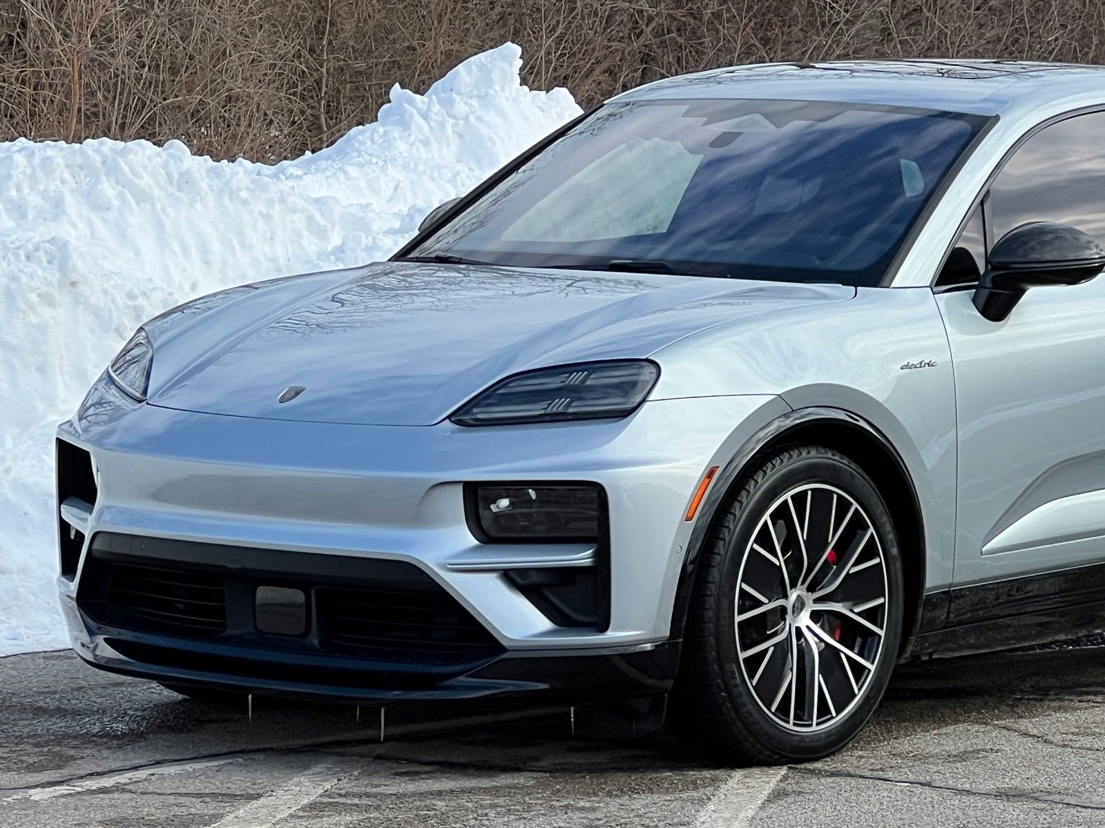 Certified 2025 Porsche Macan Turbo Electric image 10