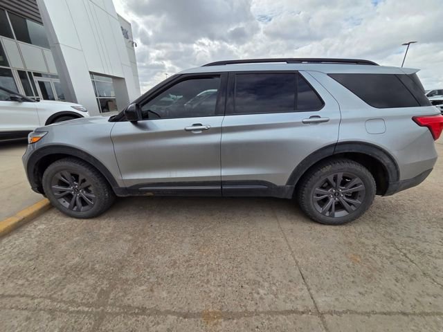 Used 2024 Ford Explorer XLT w/ Equipment Group 202A image 4