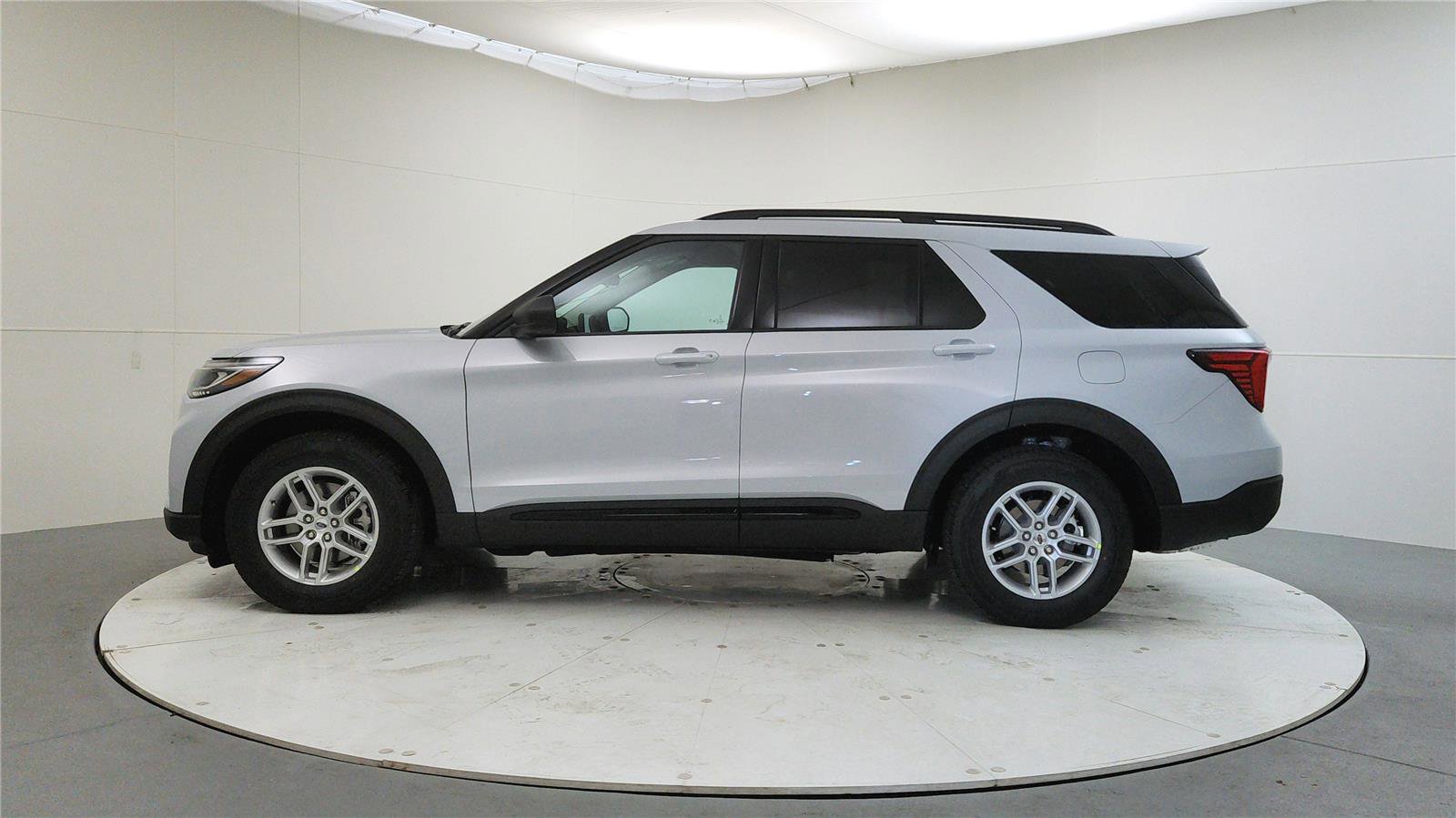 New 2026 Ford Explorer Active image 5