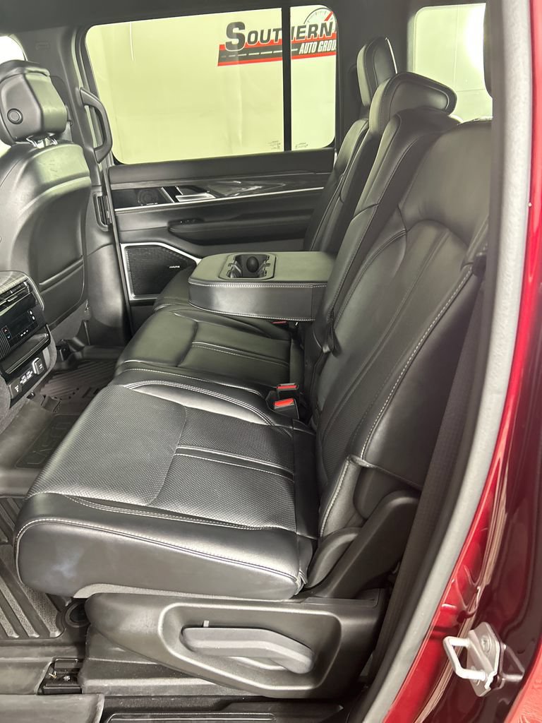 Used 2022 Jeep Wagoneer Series II AWD/4WD image 17