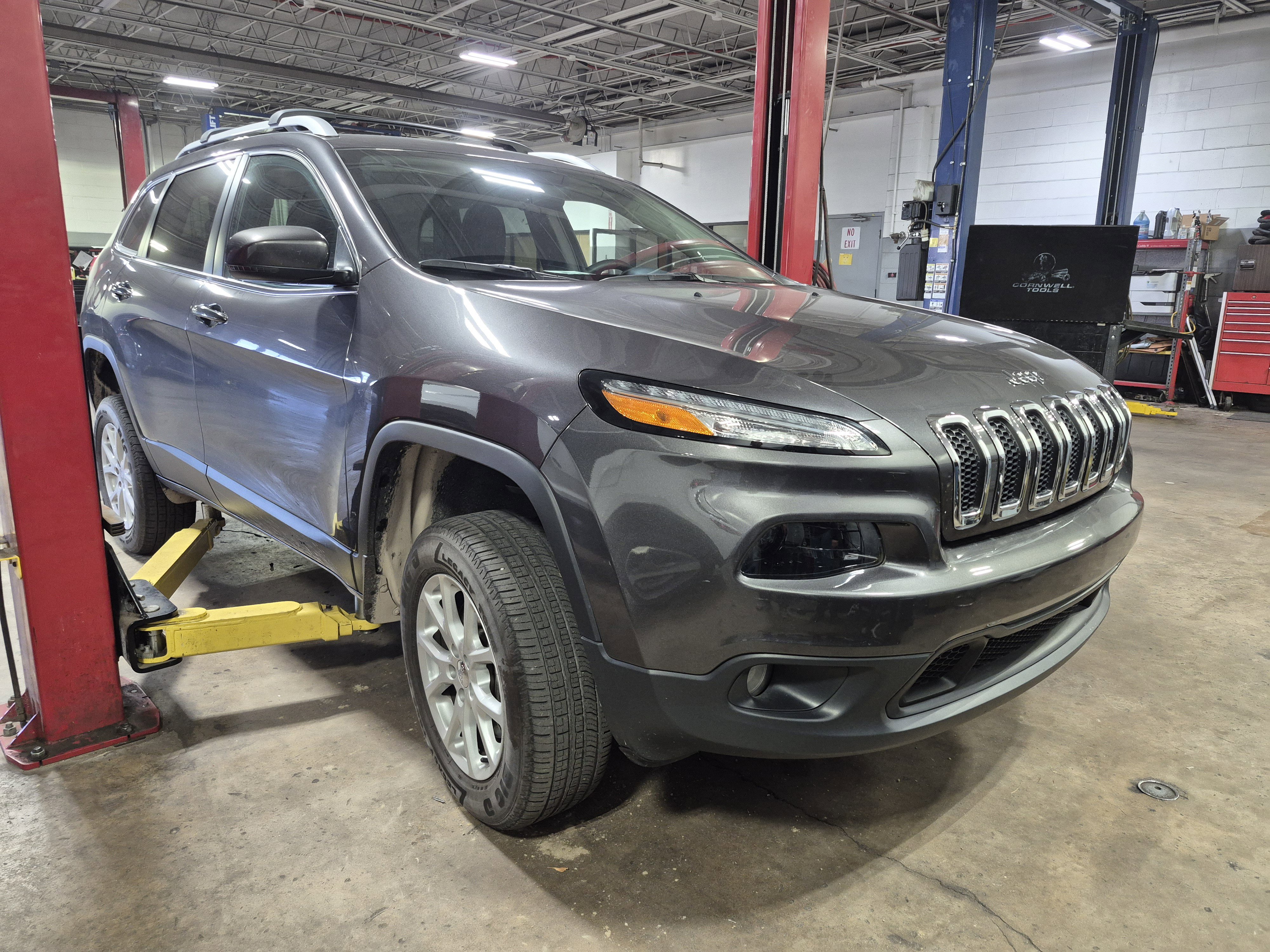 Used 2017 Jeep Cherokee Latitude w/ Comfort/Convenience Group image 13