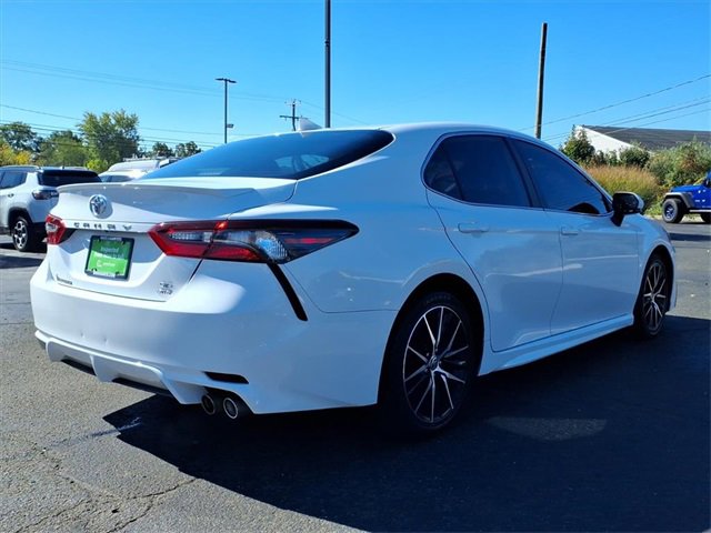 Used 2023 Toyota Camry SE image 3