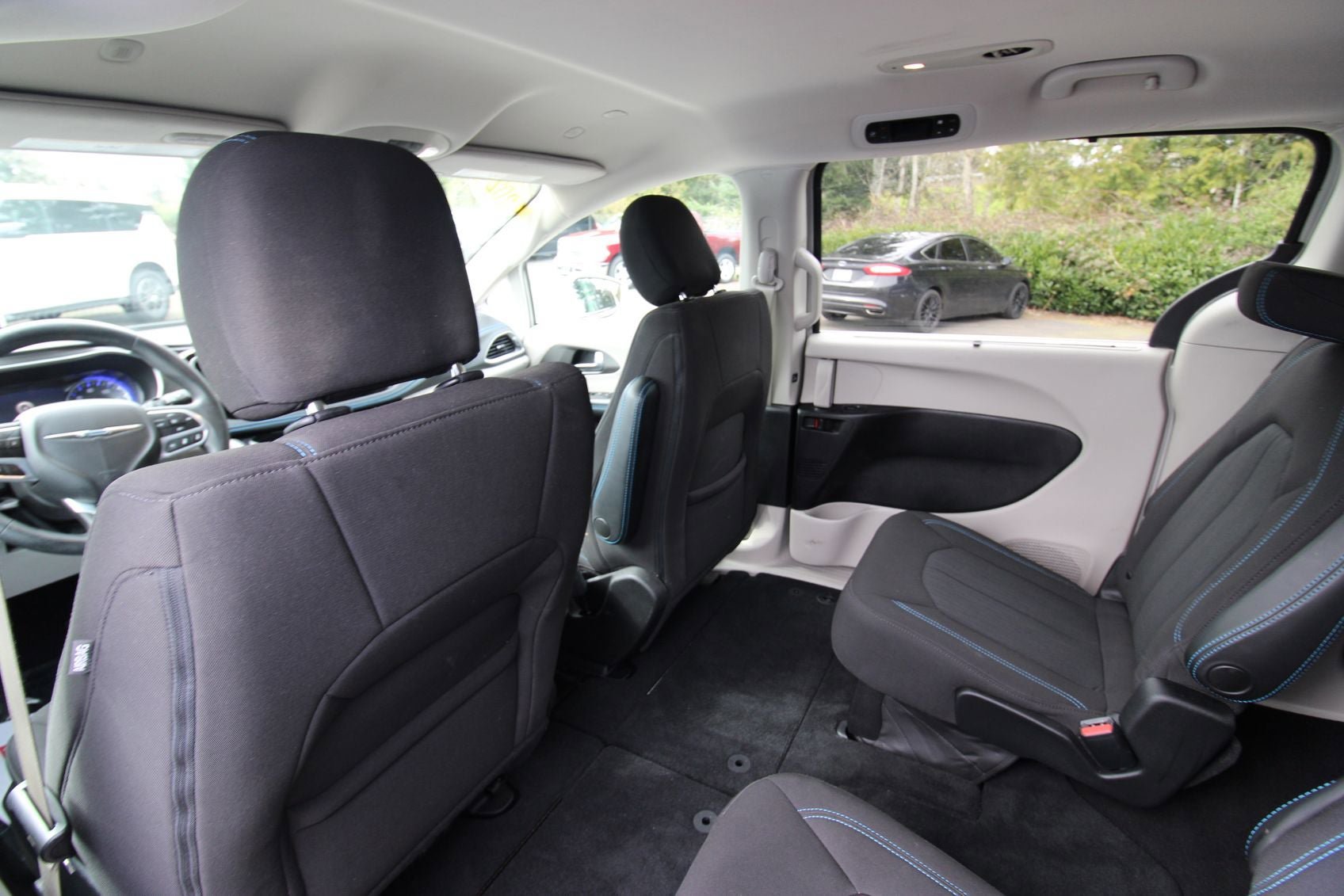 Used 2021 Chrysler Pacifica Touring image 28