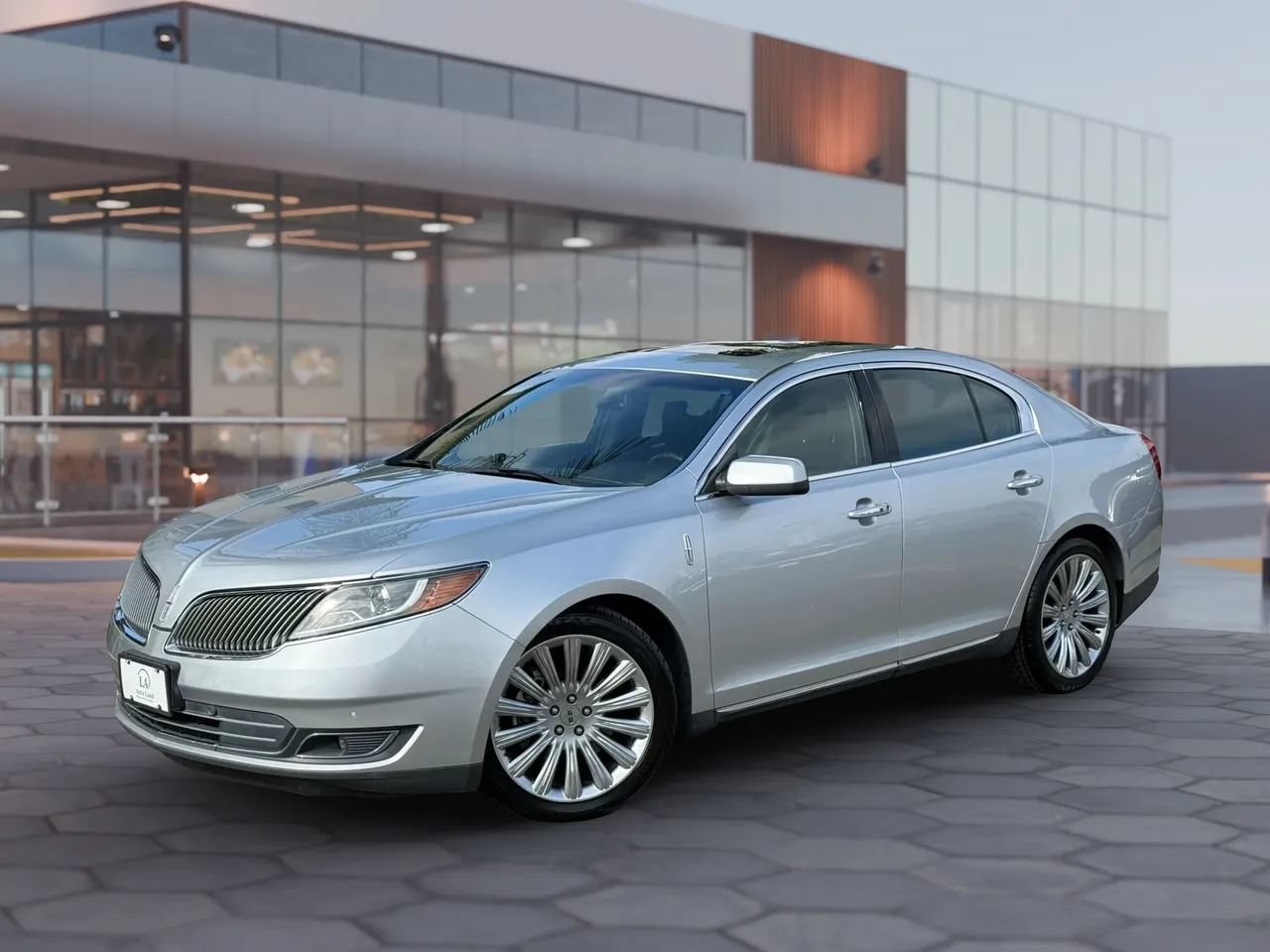 Used 2013 Lincoln MKS FWD image 2