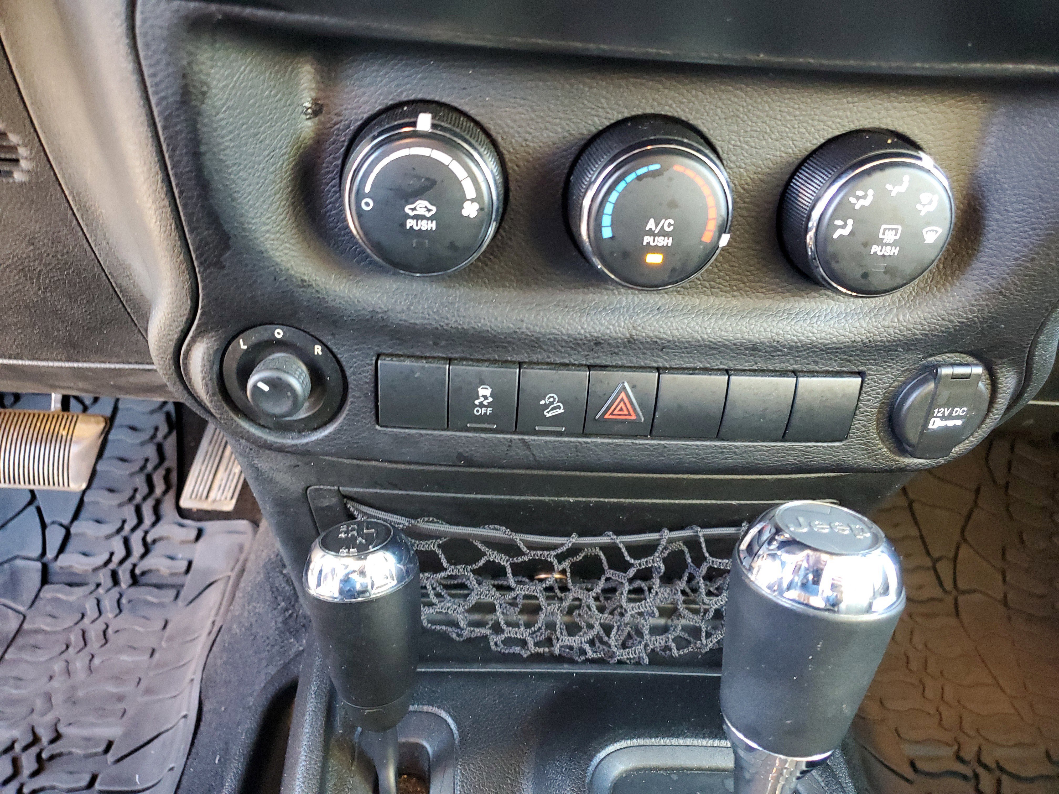 Used 2015 Jeep Wrangler Freedom Edition image 24