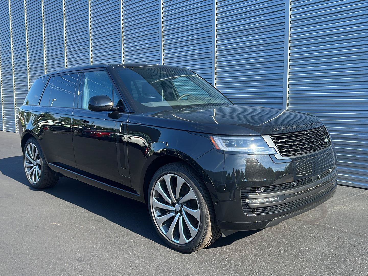 New 2026 Land Rover Range Rover Long Wheelbase SE AWD/4WD image 7
