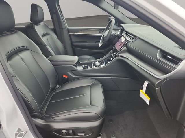 New 2025 Jeep Grand Cherokee L Limited image 32