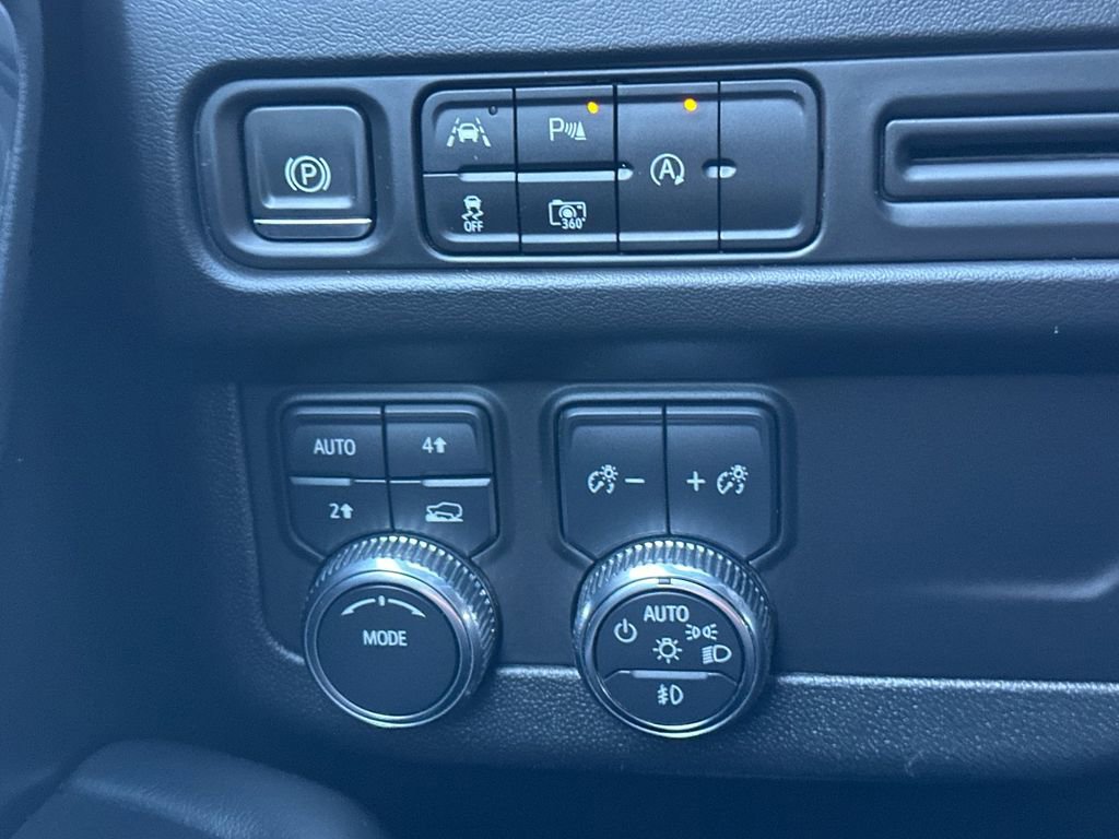 Used 2023 GMC Yukon SLT w/ SLT Premium Package image 32