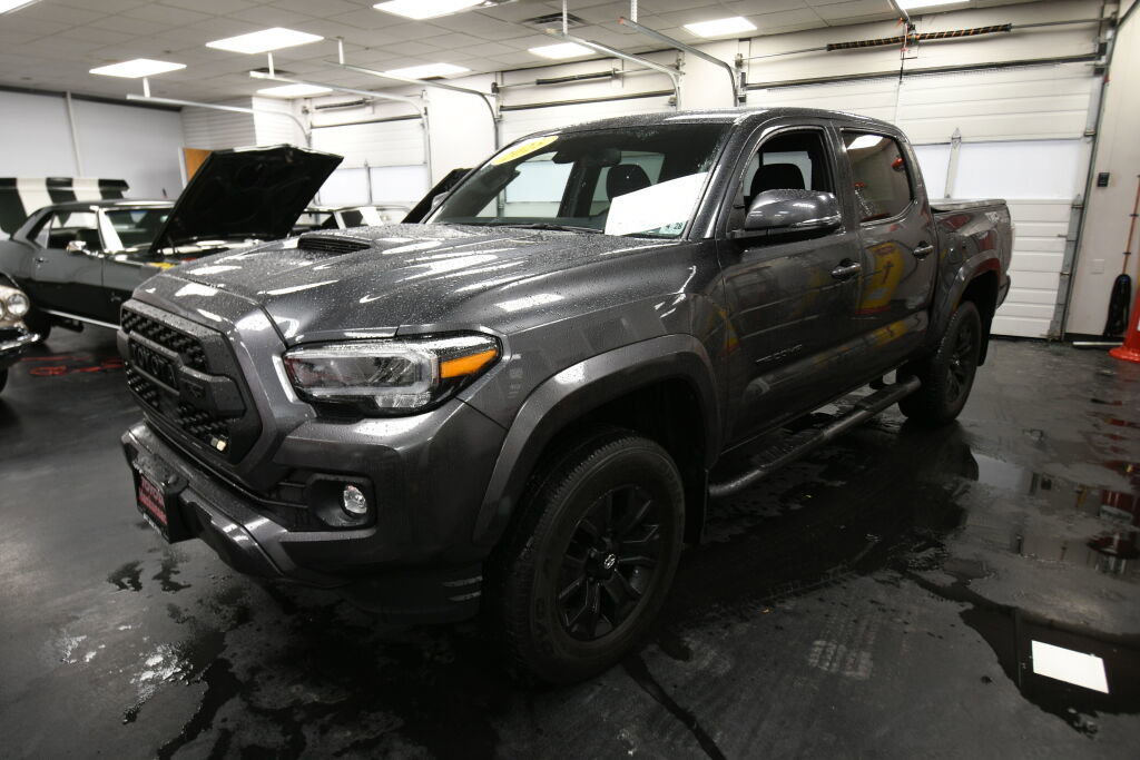 Certified 2023 Toyota Tacoma TRD Sport image 3