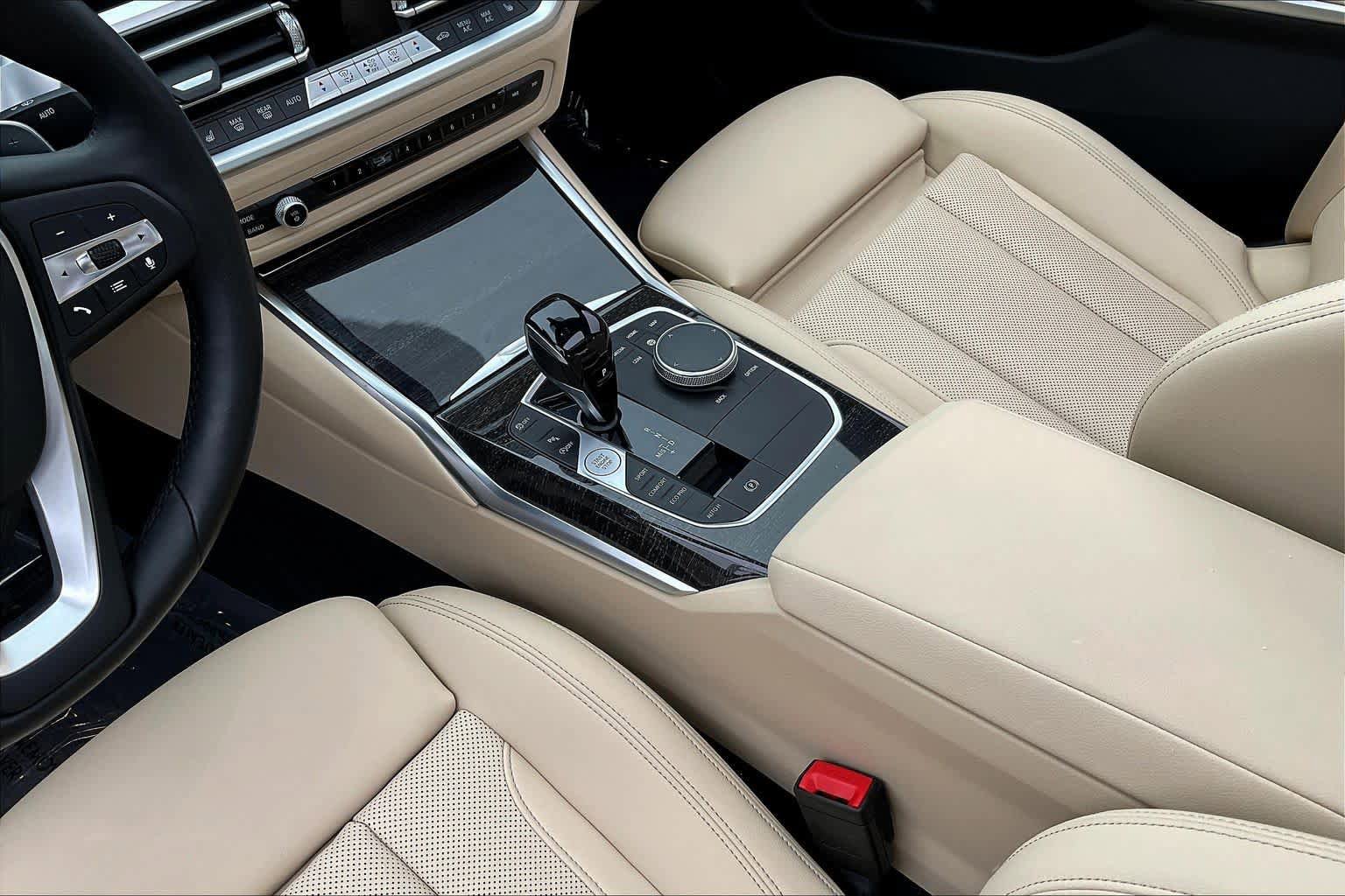 Used 2022 BMW 330i xDrive Sedan w/ Premium Package image 16