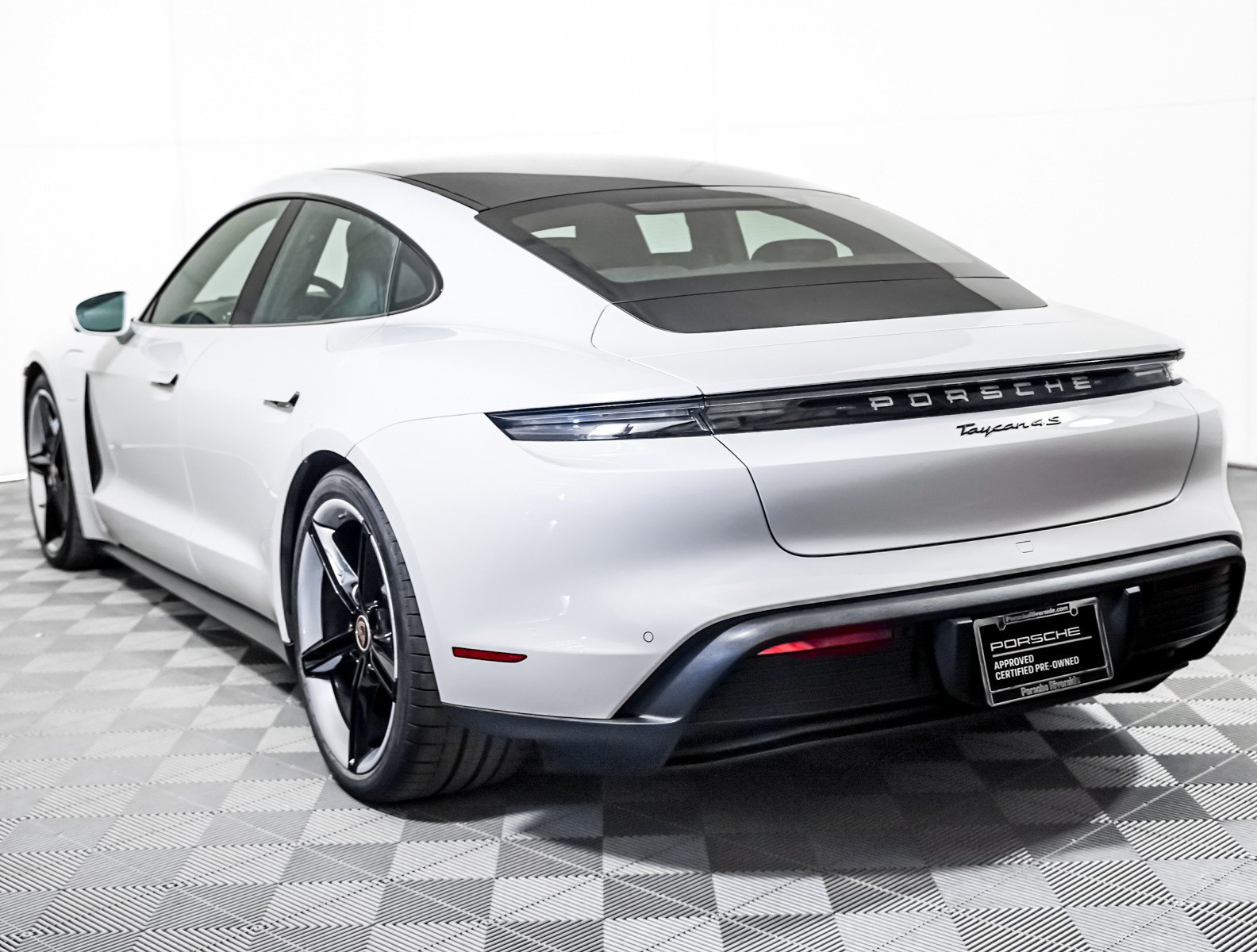 Certified 2022 Porsche Taycan 4S image 3