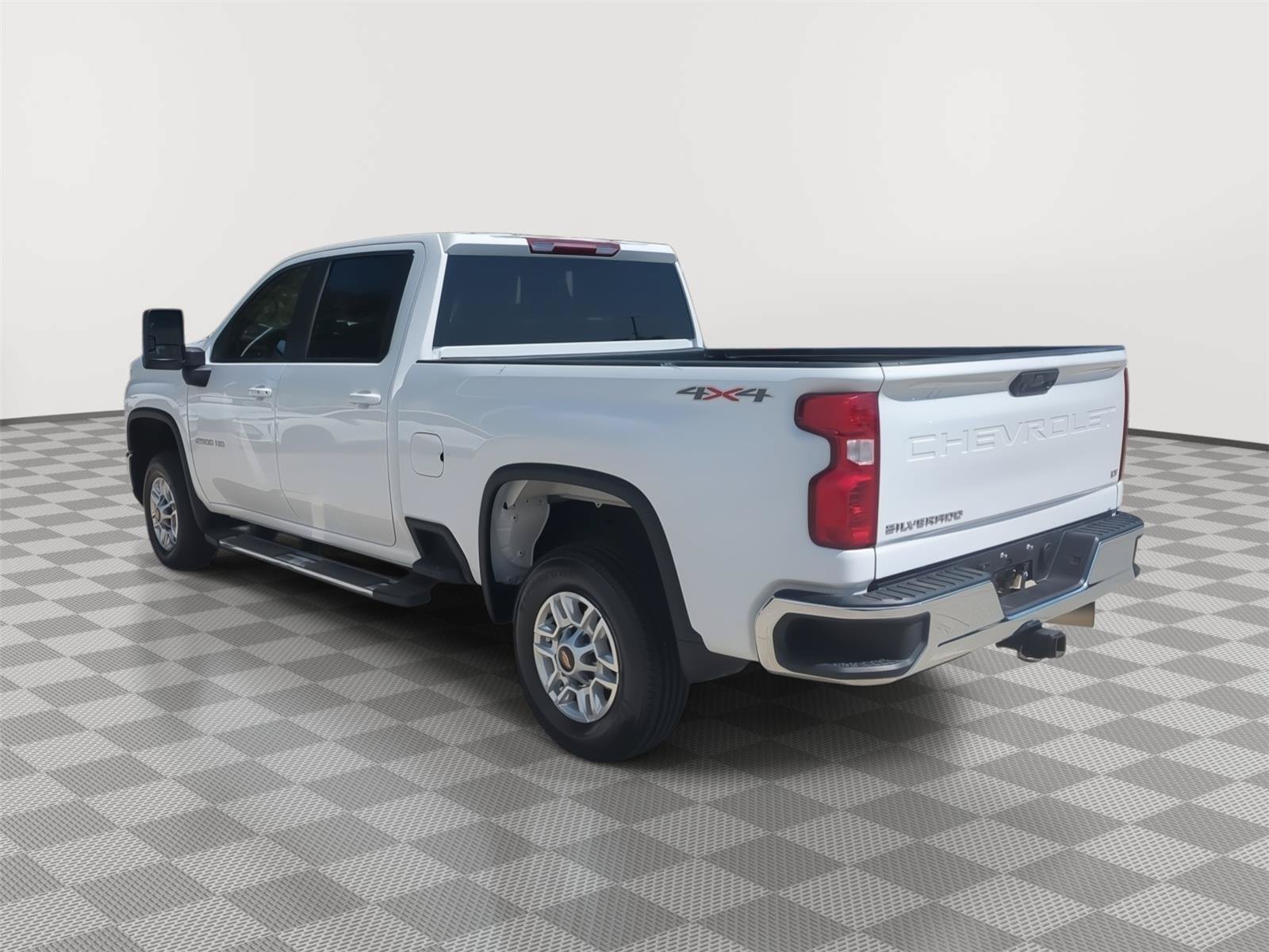 Used 2025 Chevrolet Silverado 2500 LT w/ Convenience Package AWD/4WD image 3