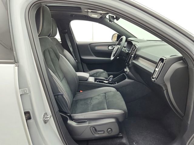 Certified 2022 Volvo XC40 P8 Recharge Plus image 27