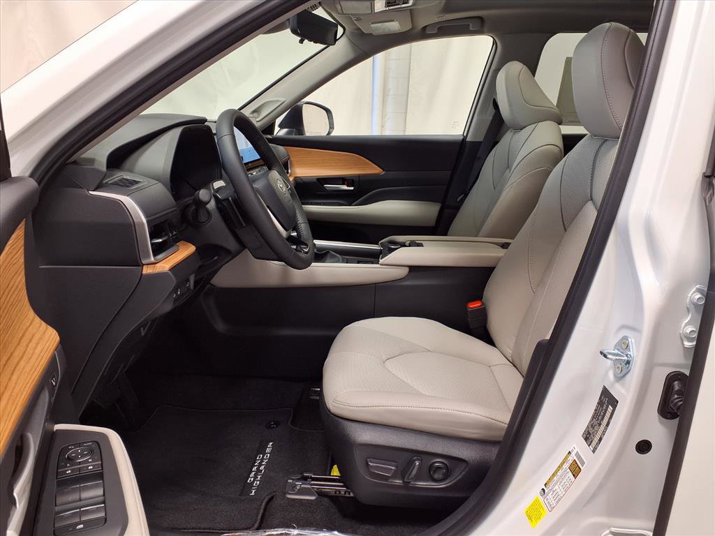 New 2026 Toyota Grand Highlander Platinum image 24