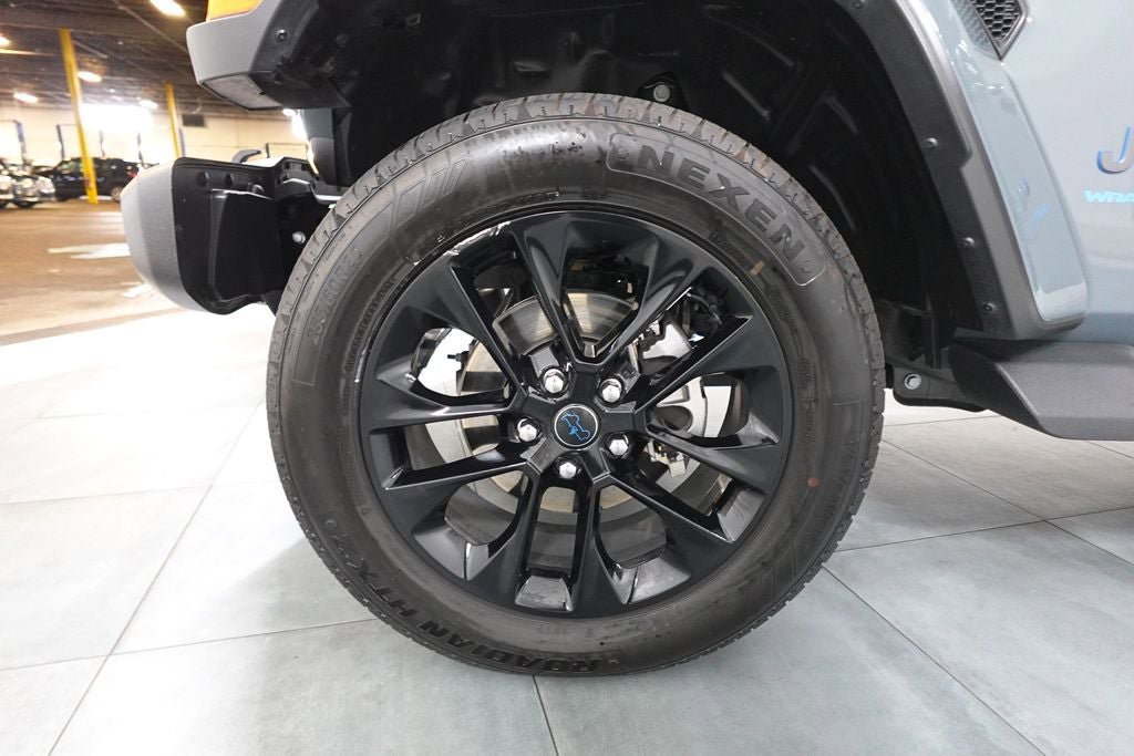 Used 2025 Jeep Wrangler Unlimited Sahara AWD/4WD image 33