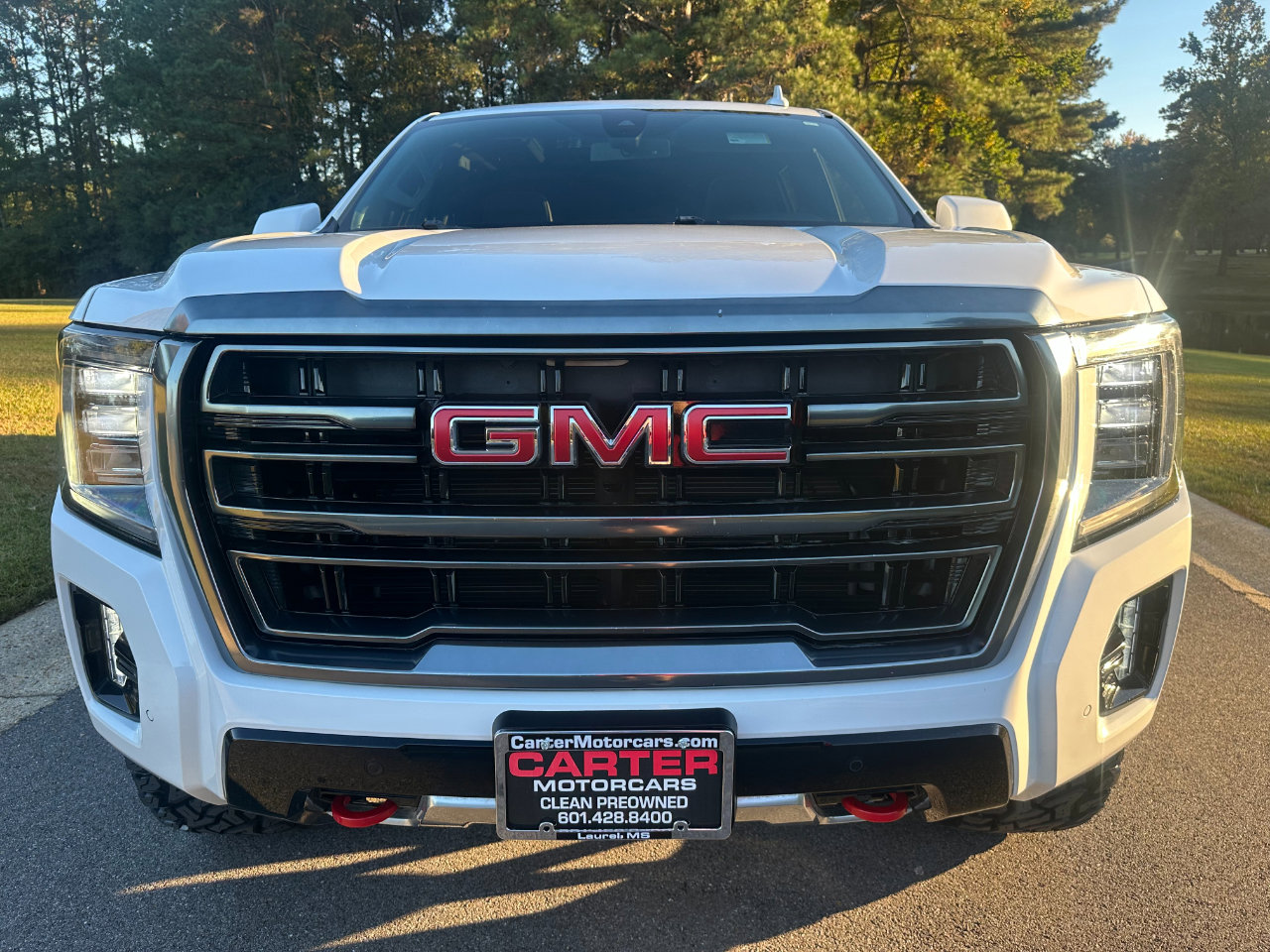 Used 2022 GMC Yukon XL AT4 image 2