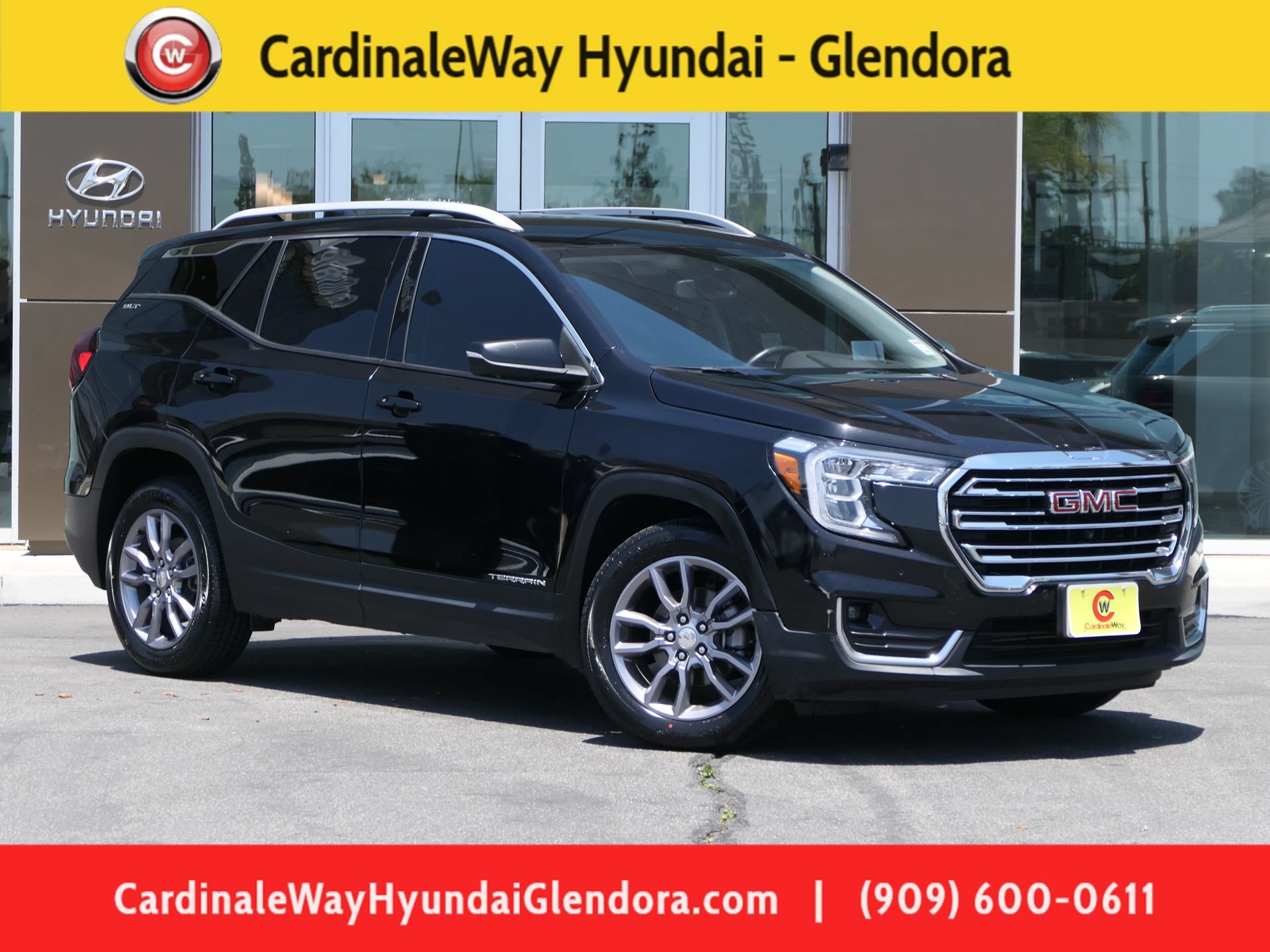 Used 2022 GMC Terrain SLT w/ Tech Package FWD image 1
