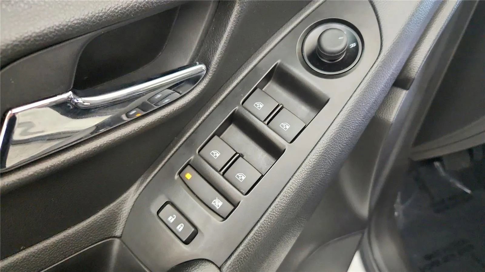 Used 2021 Chevrolet Trax LT w/ LT Convenience Package image 30