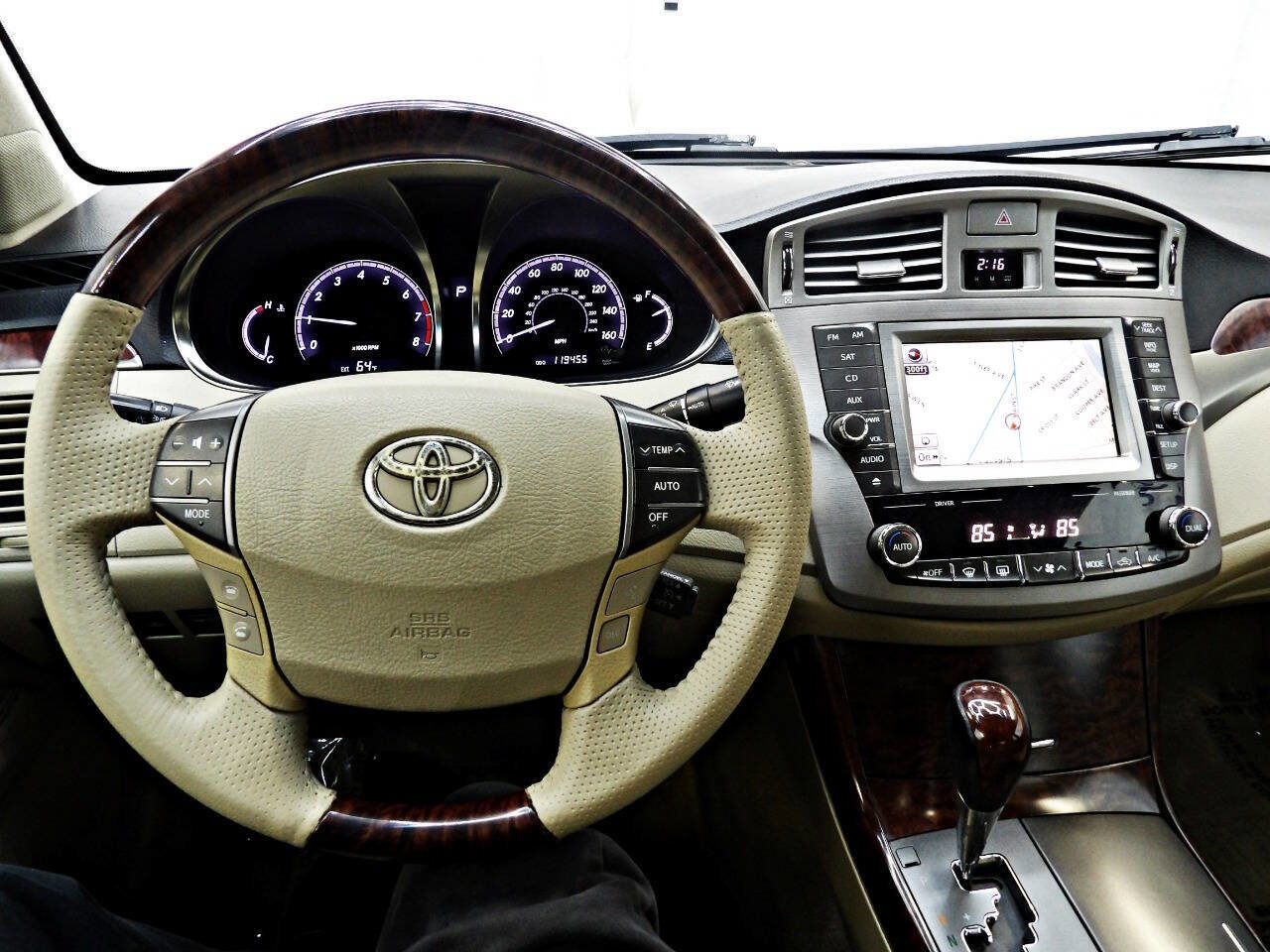 Used 2011 Toyota Avalon Limited FWD image 18