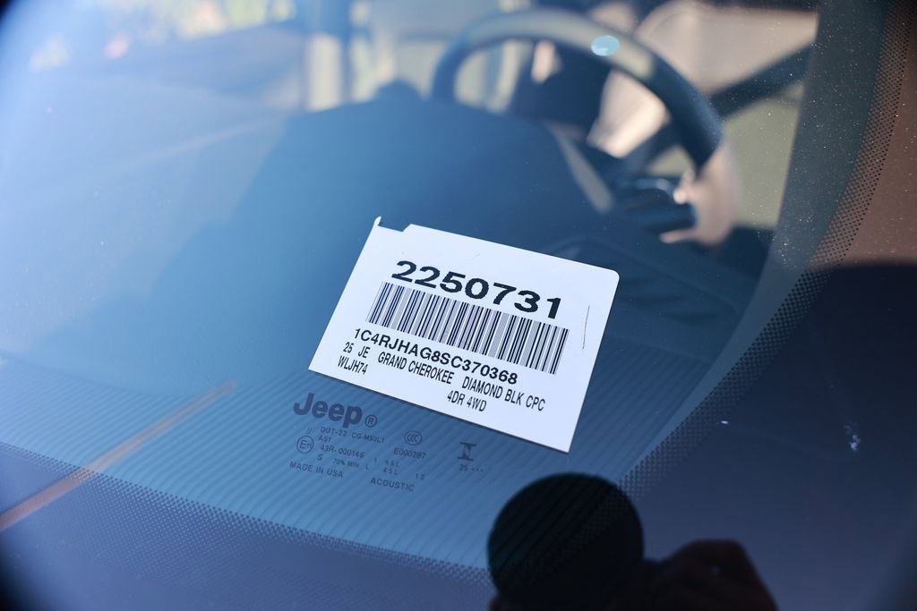 New 2025 Jeep Grand Cherokee Altitude image 32
