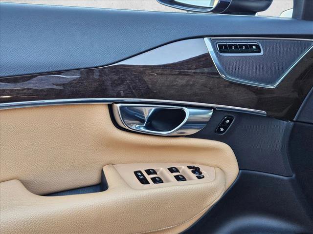 Used 2017 Volvo XC90 T6 Momentum w/ Vision Package image 10