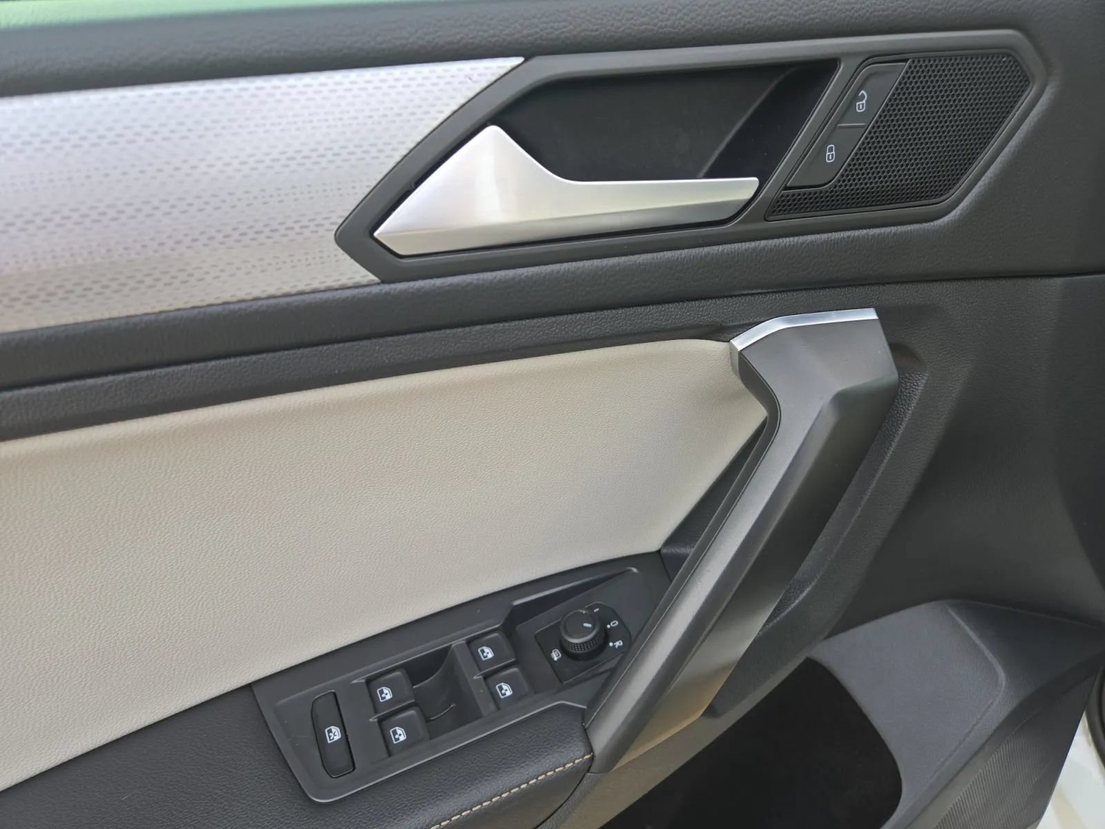 Used 2022 Volkswagen Tiguan S FWD image 14
