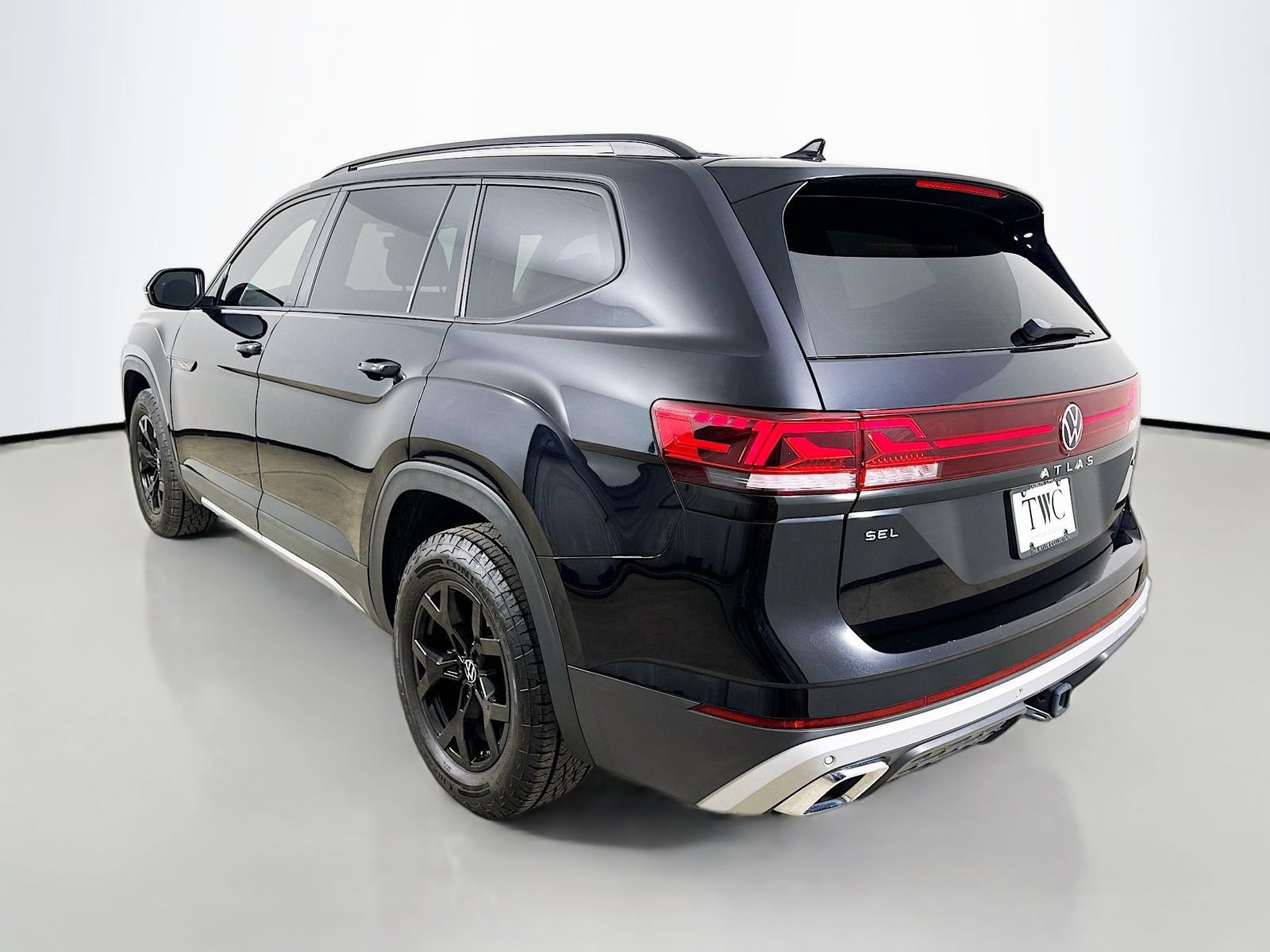 Certified 2024 Volkswagen Atlas Peak Edition SEL AWD/4WD image 7
