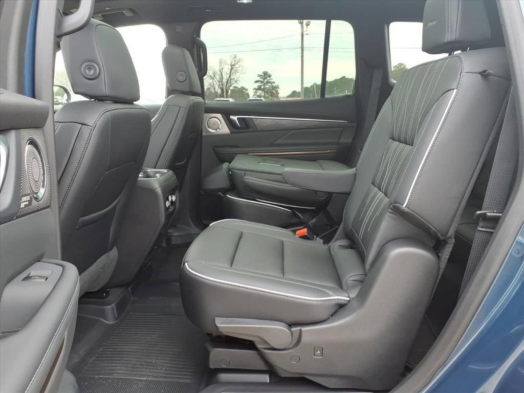 New 2026 Buick Enclave Avenir image 13