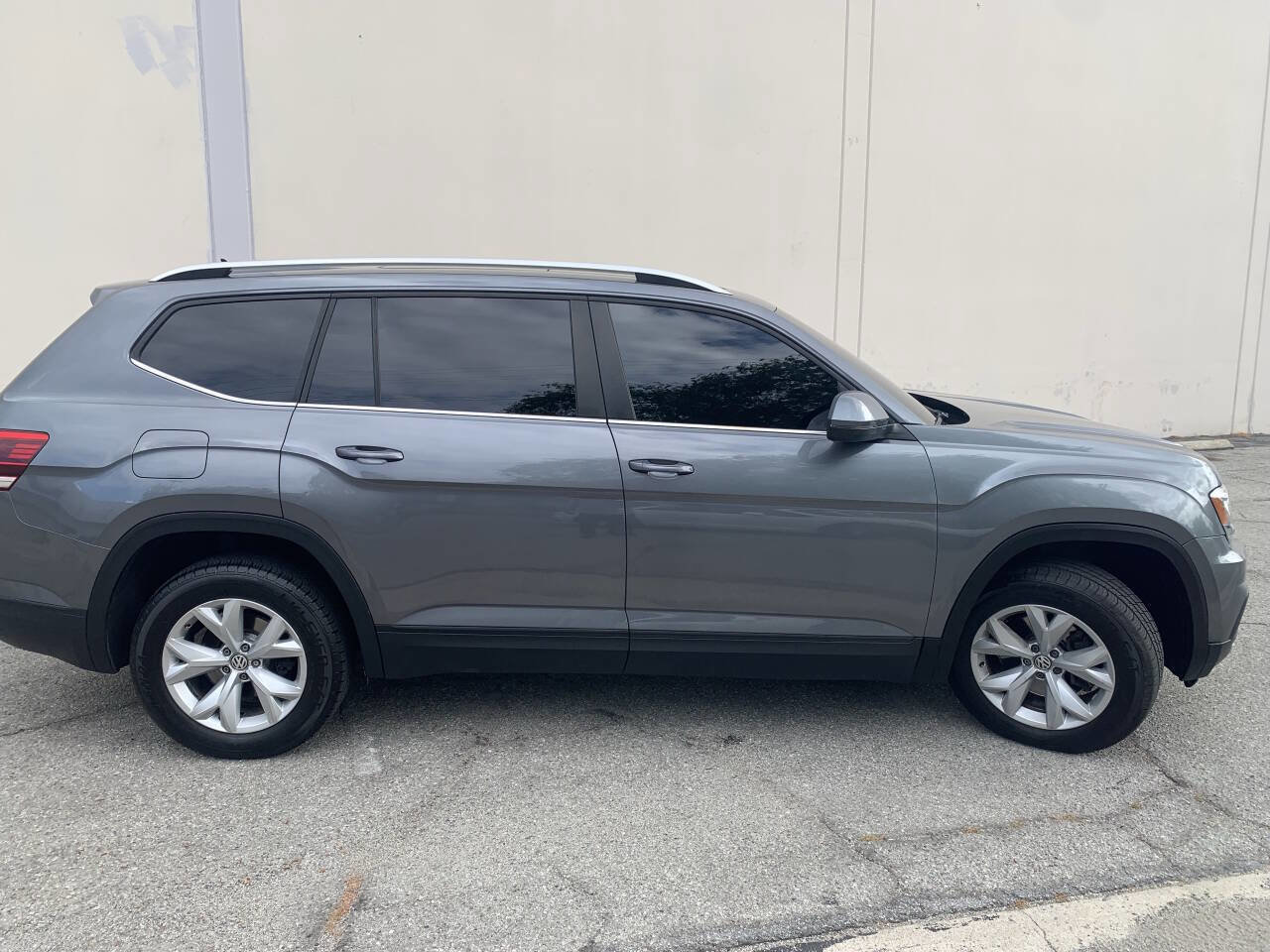 Used 2018 Volkswagen Atlas Launch Edition FWD image 6
