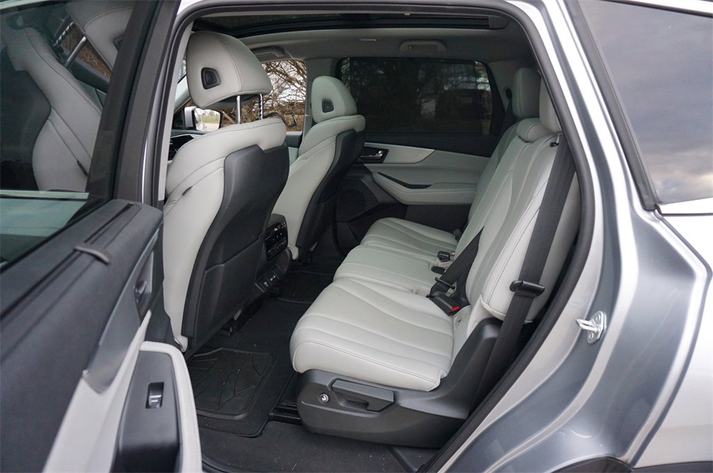 Used 2023 Acura MDX FWD w/ Technology Package image 16