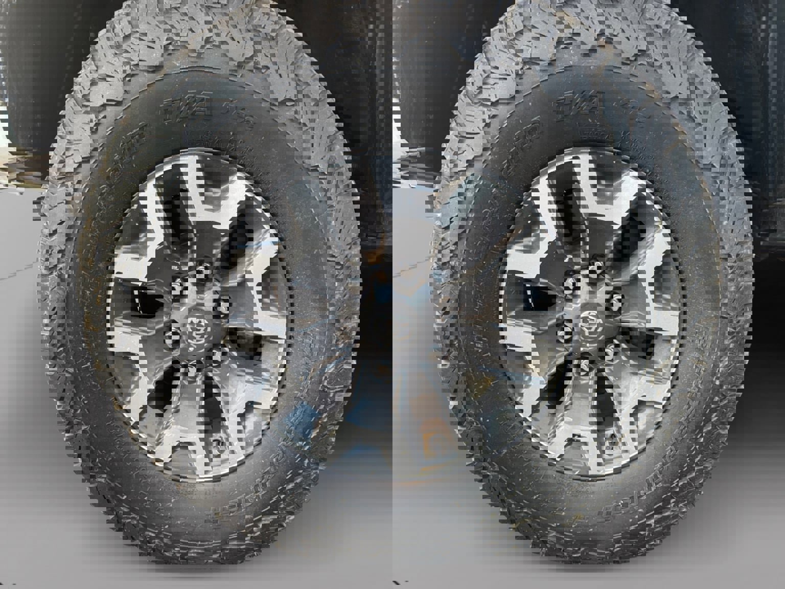 Used 2017 Toyota Tacoma TRD Off-Road image 9