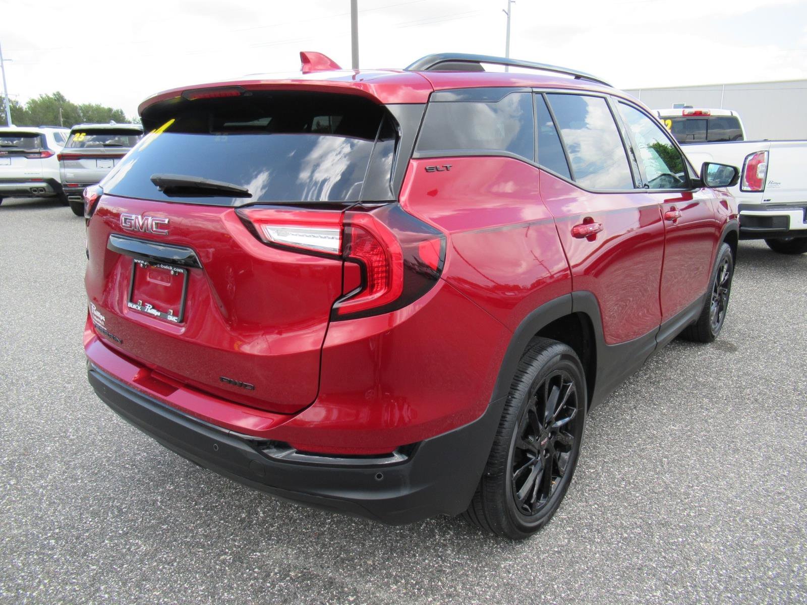 Used 2024 GMC Terrain SLT w/ Infotainment Package II AWD/4WD image 7