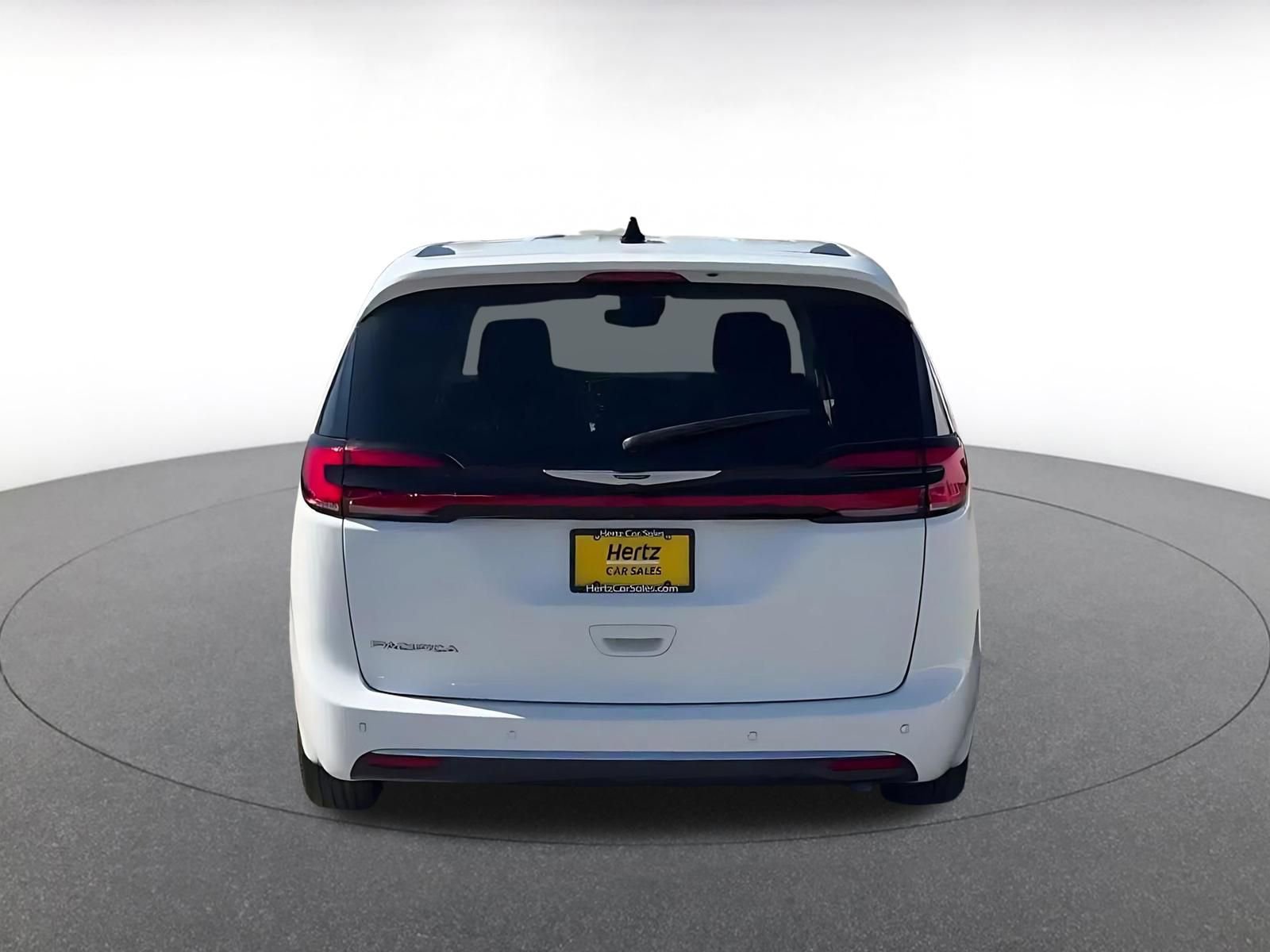 Used 2023 Chrysler Pacifica Touring-L image 12