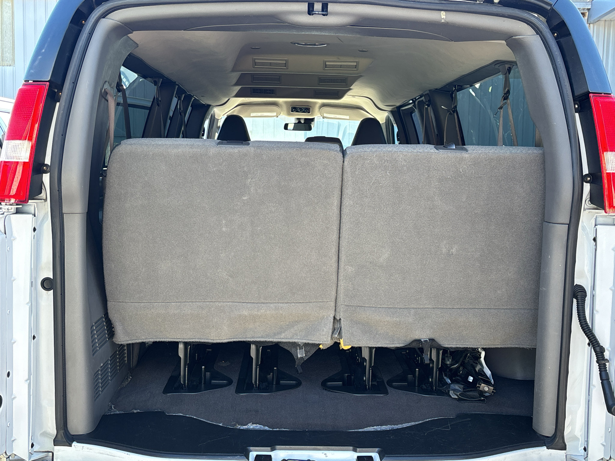 Used 2025 Chevrolet Express 3500 LT w/ LT Preferred Equipment Group RWD image 8