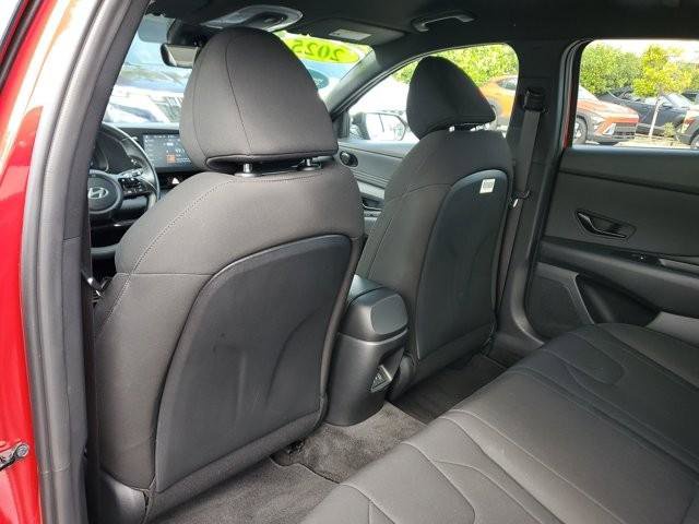 Certified 2025 Hyundai Elantra Sport image 18